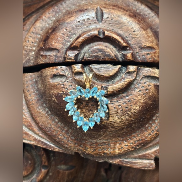 Vintage 14K Gold Blue Topaz Heart Pendant - Picture 4 of 7
